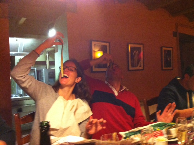 So, you pull out the tender, cooked centre of the calçot from the charred, dirty casing, dip it in Romesco sauce and buen provecho!!