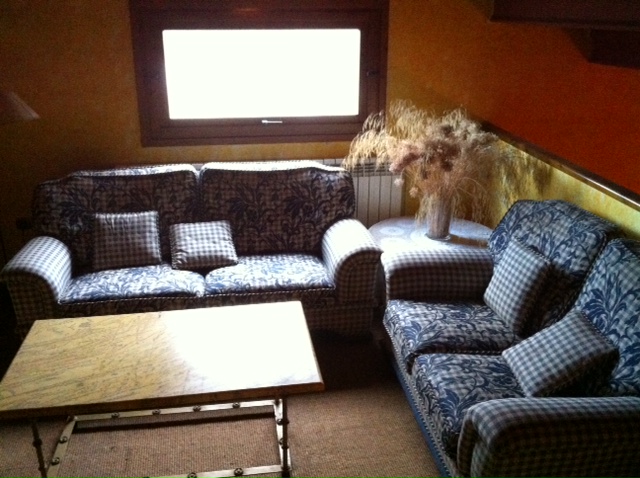 Not the fanciest sitting room in the world - but it could possibly have been one of the cosiest on a chilly winter's day.  